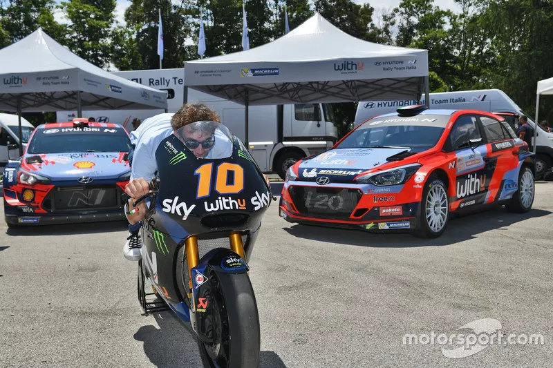 Umberto Scandola, sulla moto di Luca Marini, Sky Racing Team VR46