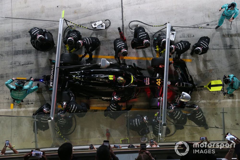The Mercedes-AMG Team perform a pit stop on the car of Lewis Hamilton, Mercedes F1 W14 
