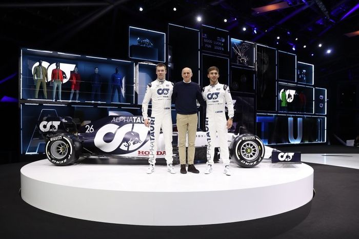 Daniil Kvyat, AlphaTauri, Franz Tost, Team Principal Scuderia AlphaTauri, Pierre Gasly, AlphaTauri