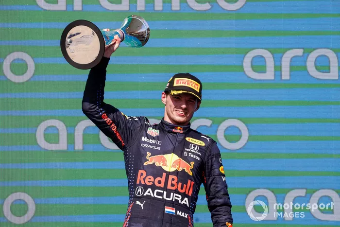 Podio: ganador Max Verstappen, Red Bull Racing