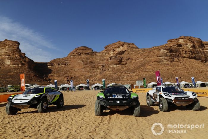 Catie Munnings, Timmy Hansen, Andretti United Extreme E, Christine 'GZ' Giampaoli Zonca, Oliver Bennett, Hispano Suiza Xite Energy Team, y Mikaela Ahlin-Kottulinsky, Jenson Button, JBXE Extreme-E Team