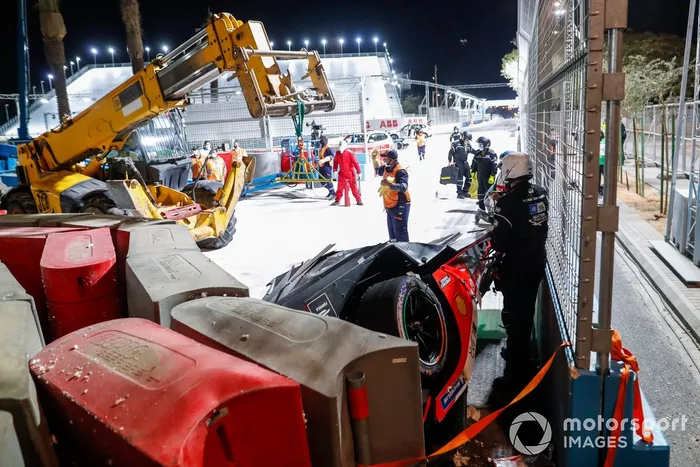 Los comisarios rescatan el coche de Alex Lynn, Mahindra Racing, M7Electro 