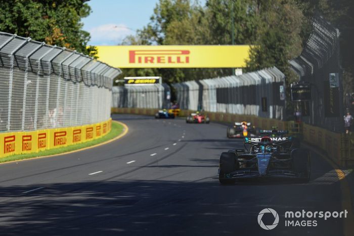 George Russell, Mercedes F1 W14, Lewis Hamilton, Mercedes F1 W14, Max Verstappen, Red Bull Racing RB19