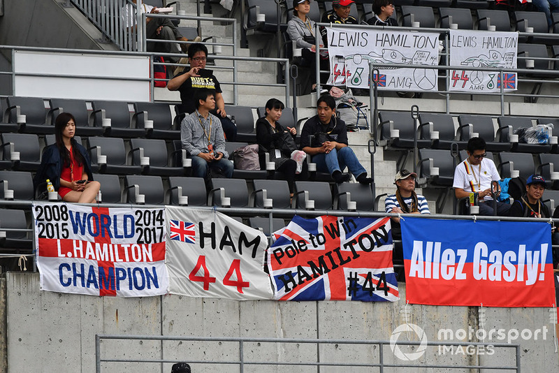 Lewis Hamilton, Mercedes AMG F1 fans and banners