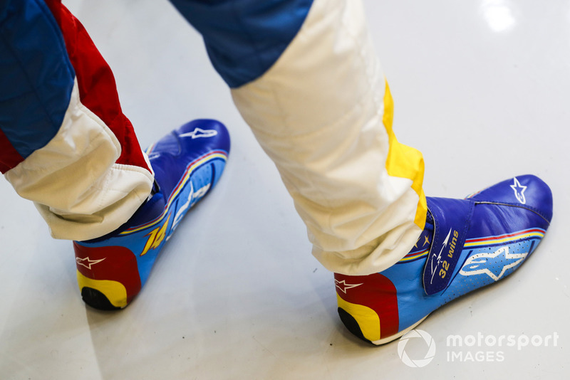 Special edition boots for Fernando Alonso's, McLaren, last race