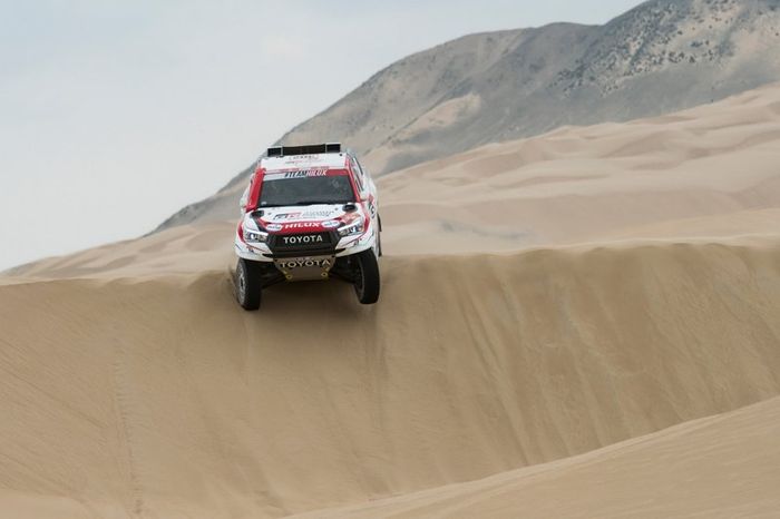 #302 Toyota Gazoo Racing Toyota Hilux: Giniel de Villiers, Dirk von Zitzewitz
