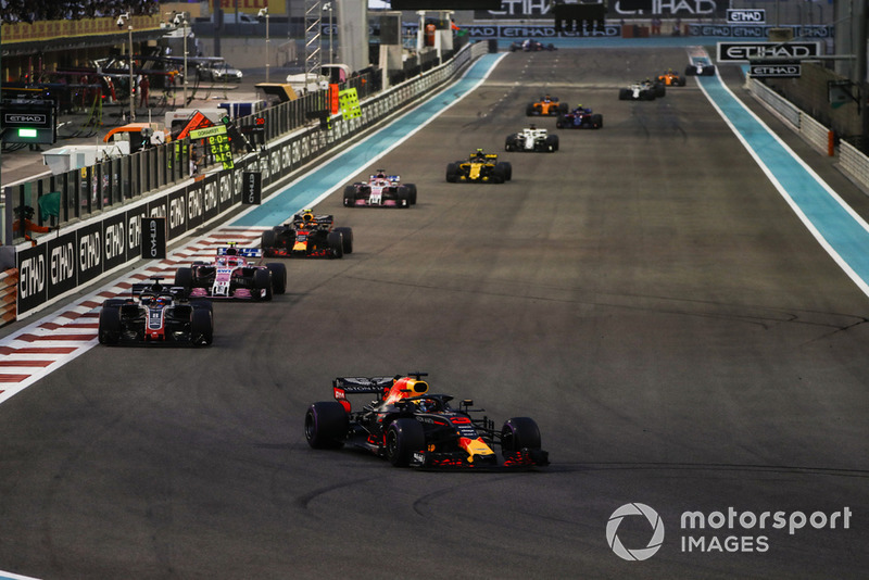 Даніель Ріккардо, Red Bull Racing RB14, попереду суперників
