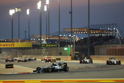 Nico Rosberg, Mercedes AMG F1 W07 Hybrid leads at the start of the race