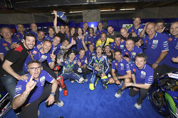 Sieger Jorge Lorenzo, Yamaha Factory Racing feiert mit dem Team