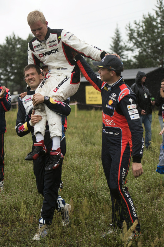 Sébastien Ogier, Volkswagen Polo WRC, Volkswagen Motorsport with Ott Tanak, DMACK World Rally Team y Hayden Paddon, Hyundai i20 WRC, Hyundai Motorsport