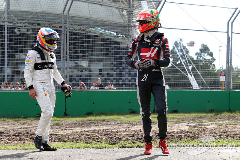 Esteban Gutierrez, Haas F1 Team und Fernando Alonso, McLaren