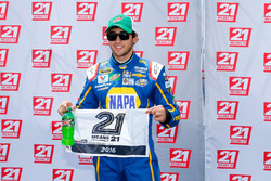 Ganador de la pole Chase Elliott, Hendrick Motorsports Chevrolet