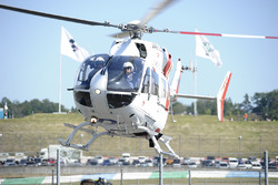 Jorge Lorenzo, Yamaha Factory Racing, es transportado en helicóptero