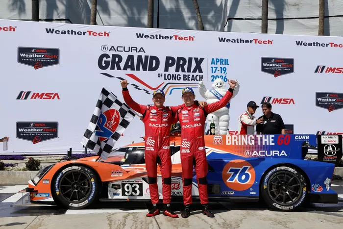 #93 Acura Meyer Shank Racing w/Curb Agajanian Acura ARX-06: Renger van der Zande, Nick Yelloly, Aaron Telitz