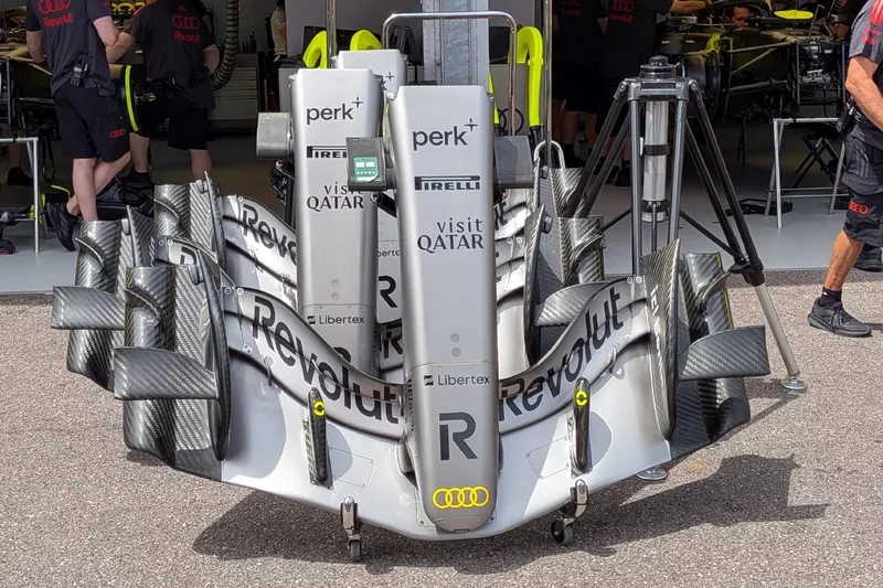 Détail de l'aileron avant de l'Audi