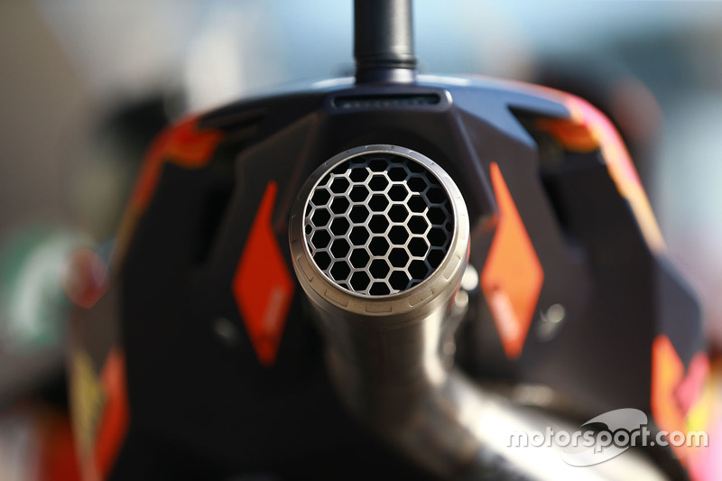 Detail knalpot pada KTM RC16