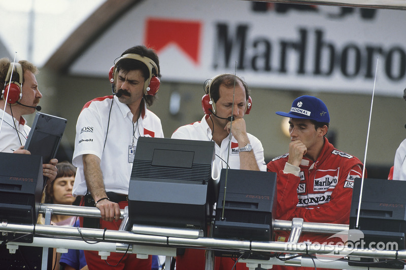 Ayrton Senna, McLaren MP4/4 Honda, DQ, on the pit gantry with Gordon Murray