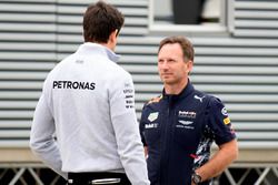 Toto Wolff, directeur exécutif Mercedes AMG F1 et Christian Horner, Team Principal Red Bull Racing