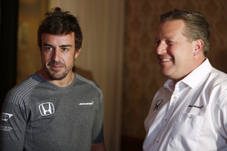 Fernando Alonso et Zak Brown, directeur exécutif McLaren Technology Group