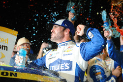 A futamgyőztes Jimmie Johnson