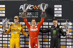 Podio Copa de Naciones: Ganador Sebastian Vettel; segundo Team USA-NASCAR con Kyle Busch y Kurt Busc