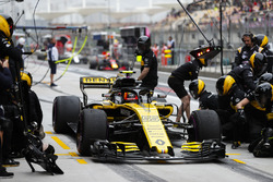 Carlos Sainz Jr., Renault Sport F1 Team R.S. 18, maakt een stop tijdens de training