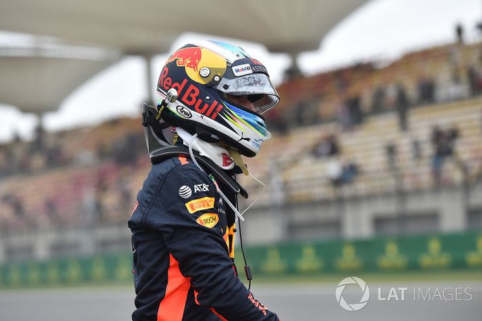 Daniel Ricciardo, Red Bull Racing detenido  en la pista en la PL3