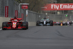 Лидирует Себастьян Феттель, Ferrari SF71H