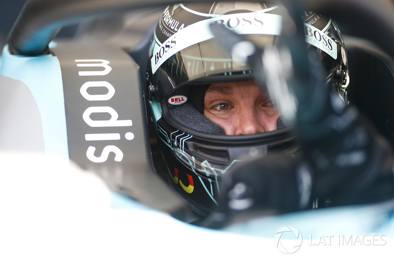 Nico Rosberg, campeón mundial de Fórmula 1, inversionista de Fórmula E, conduce el coche de la Fórmula E