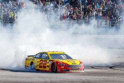 Yarış galibi Joey Logano, Team Penske, Ford Fusion Shell Pennzoil