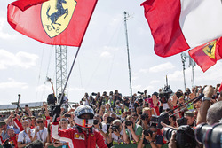 Sebastian Vettel, Ferrari, festeggia nel parco chiuso