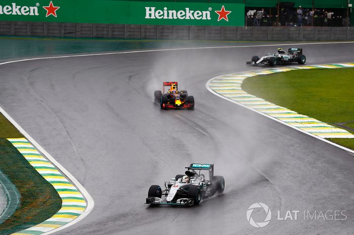 Lewis Hamilton, Mercedes F1 W07 Hybrid leads Max Verstappen, Red Bull Racing RB12 and Nico Rosberg,