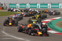 Max Verstappen, Red Bull Racing RB14 at the start of the race