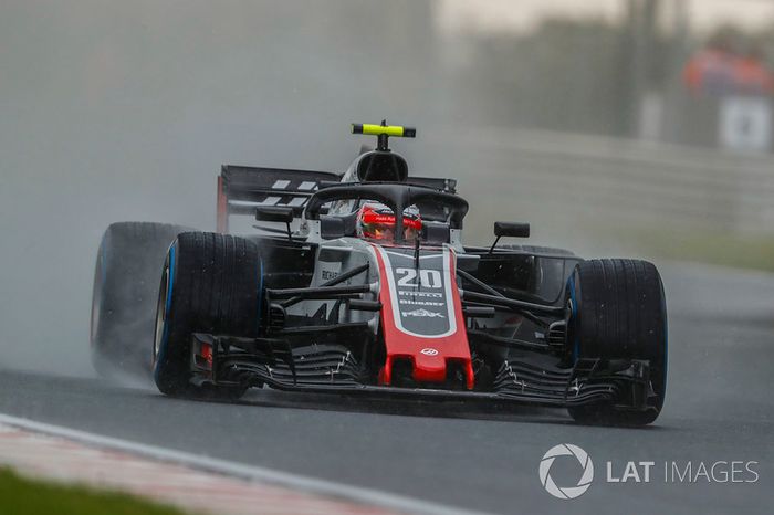 9: Kevin Magnussen, Haas F1 Team VF-18, 1'39.858