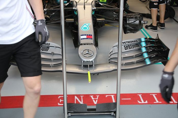 Mercedes AMG F1 W10, front wing