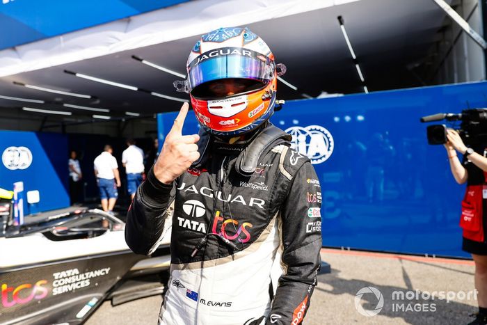 Mitch Evans, Jaguar Racing , 1ª posición, en Parc Ferme