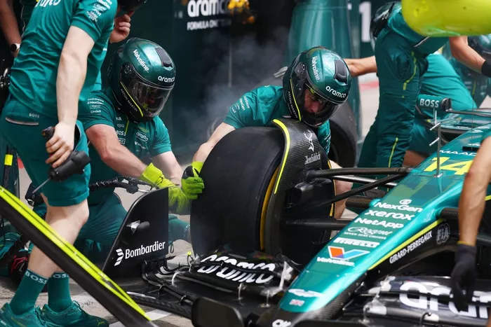 Aston Martin F1 Team Pitstop practice