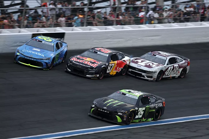 Connor Zilisch, Trackhouse Racing Chevrolet, Jimmie Johnson, LEGACY MOTOR CLUB Toyota, Cole Custer, Haas Factory Team Ford