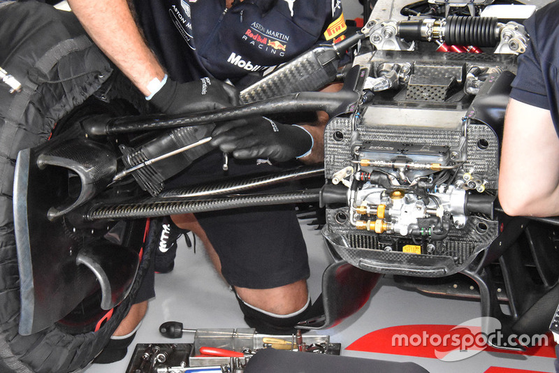 Передня частина Red Bull Racing RB14