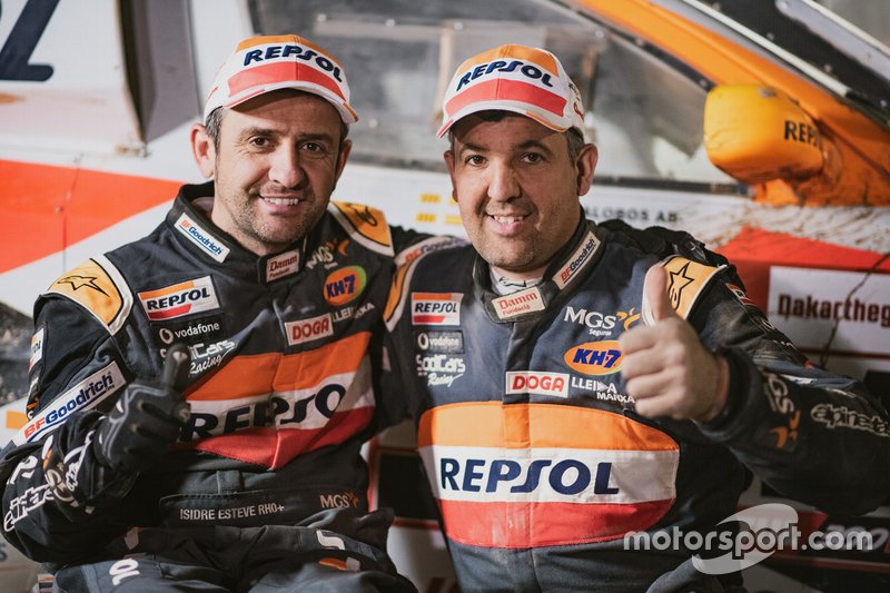 #324 Repsol Rally Team: Ісідре Естеве, Чема Вільялобос