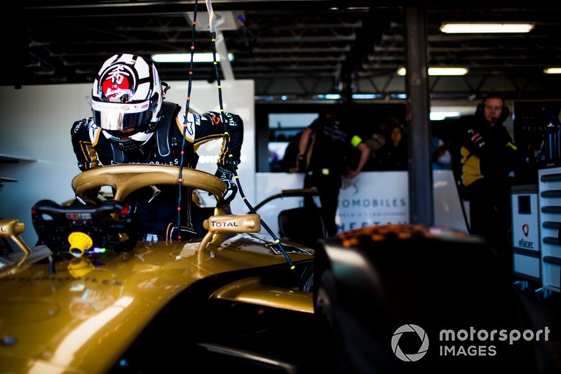 Andre Lotterer, DS TECHEETAH, DS E-Tense FE19, enters the car