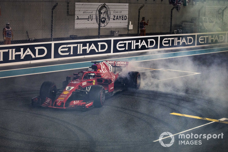 Sebastian Vettel, Ferrari SF71H fait des donuts