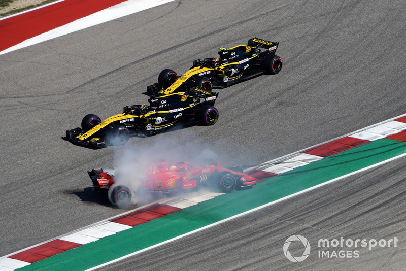 Sebastian Vettel, Ferrari SF71H en tête-à-queue après l'accrochage avec Daniel Ricciardo, Red Bull Racing RB14