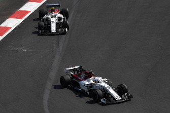 Marcus Ericsson, Sauber C37 et Charles Leclerc, Sauber C37