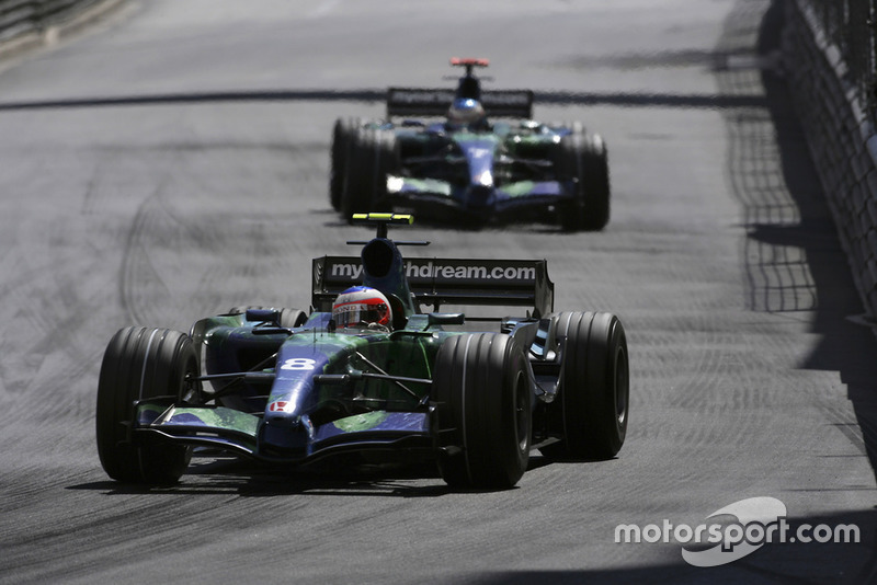 Rubens Barrichello, Honda RA107, devance son coéquipier Jenson Button, Honda RA107