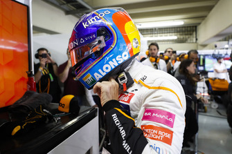 Fernando Alonso, McLaren, ajuste son casque