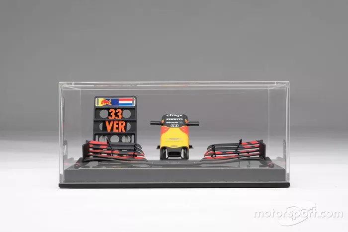 Amalgam RB15 neus schaal 1:12, Max Verstappen