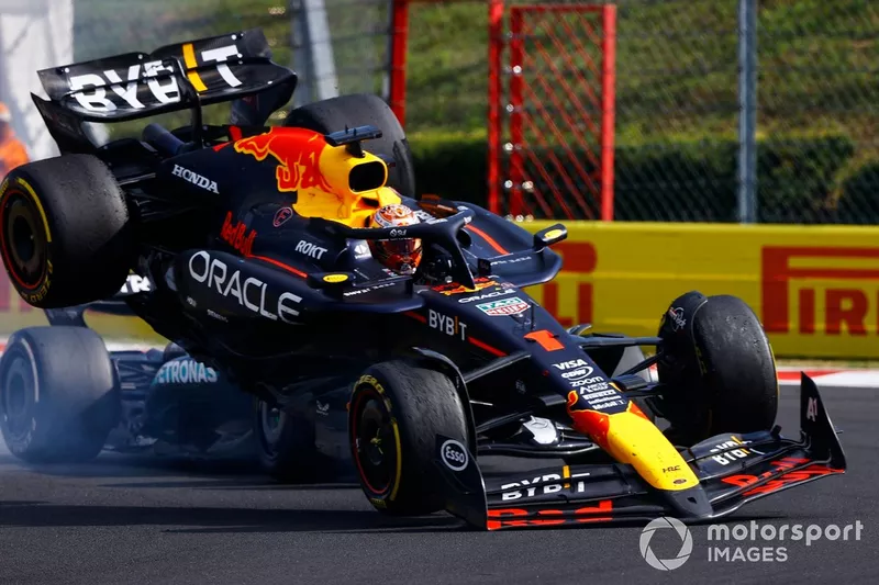 Max Verstappen, Red Bull Racing RB20, Lewis Hamilton, Mercedes F1 W15, collide