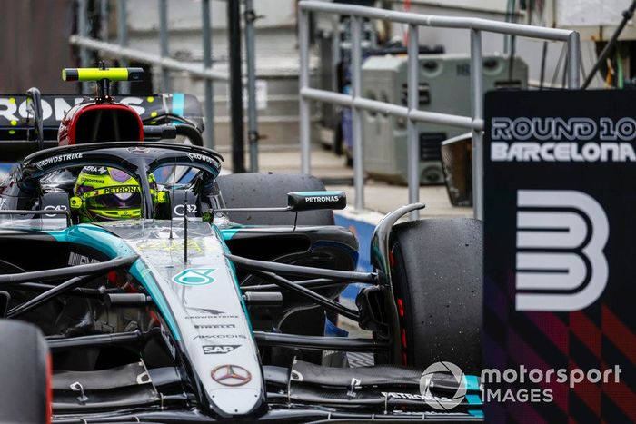 Lewis Hamilton, Mercedes F1 W15, aparca el coche en Parc Ferme 