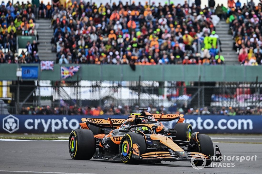 Lando Norris, McLaren MCL38, Oscar Piastri